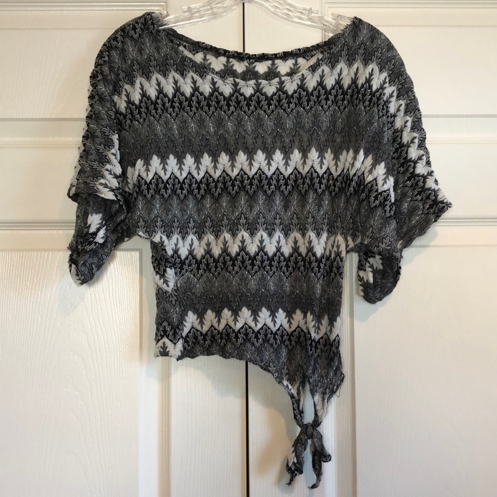 CHERYL’S CREATIONS Printed Silver and White Formal Top